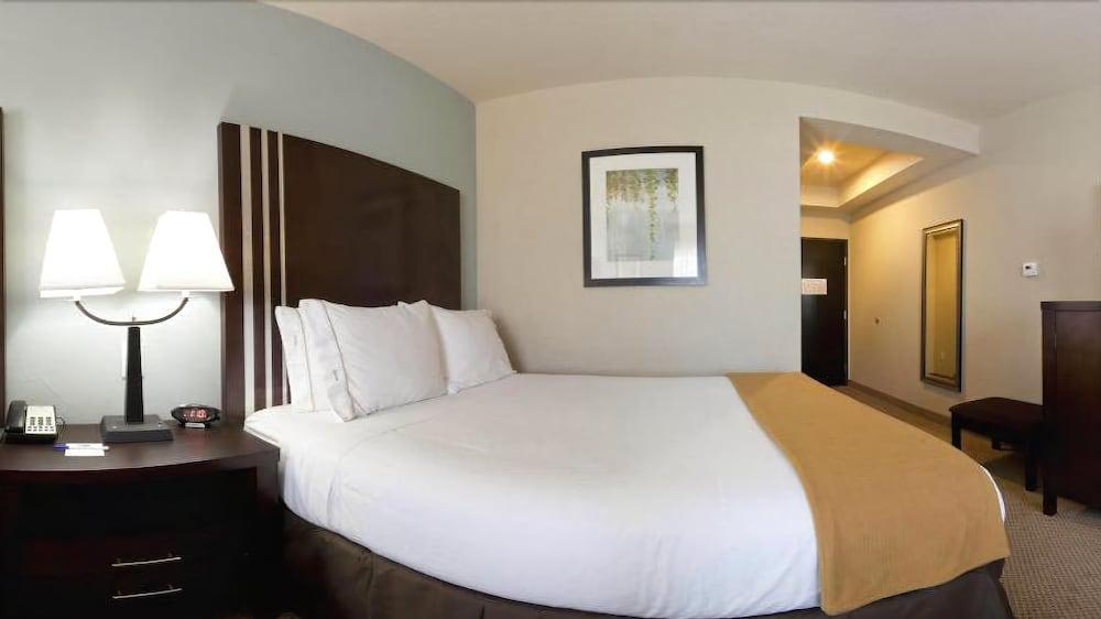Express & Northwest By Ihg Hotel Beaumont