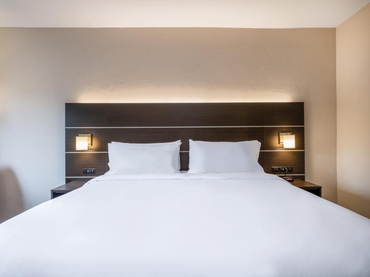Express & Northwest By Ihg Hotel 2*