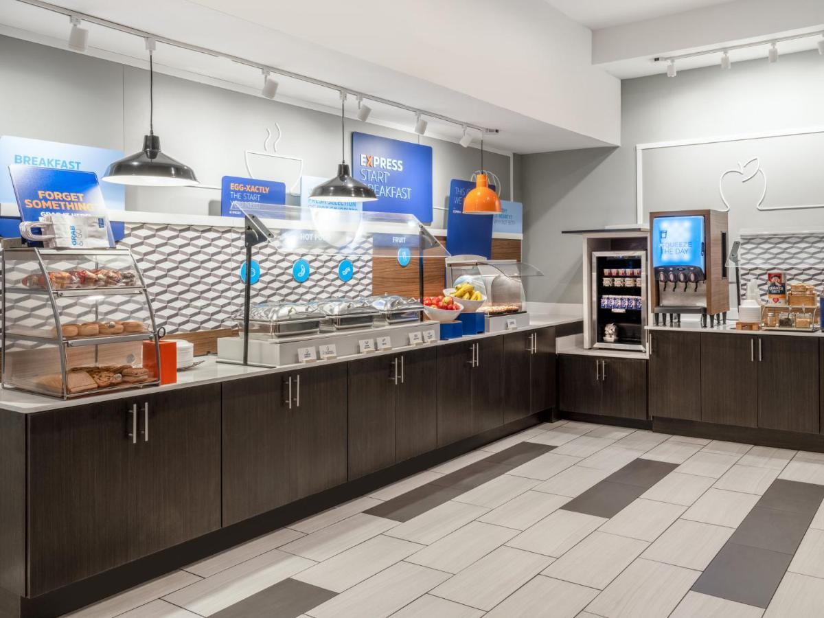 Express & Northwest By Ihg Hotel 2*