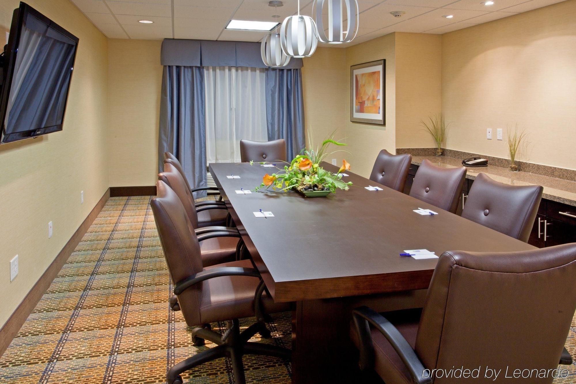 Express & Northwest By Ihg Hotel Beaumont