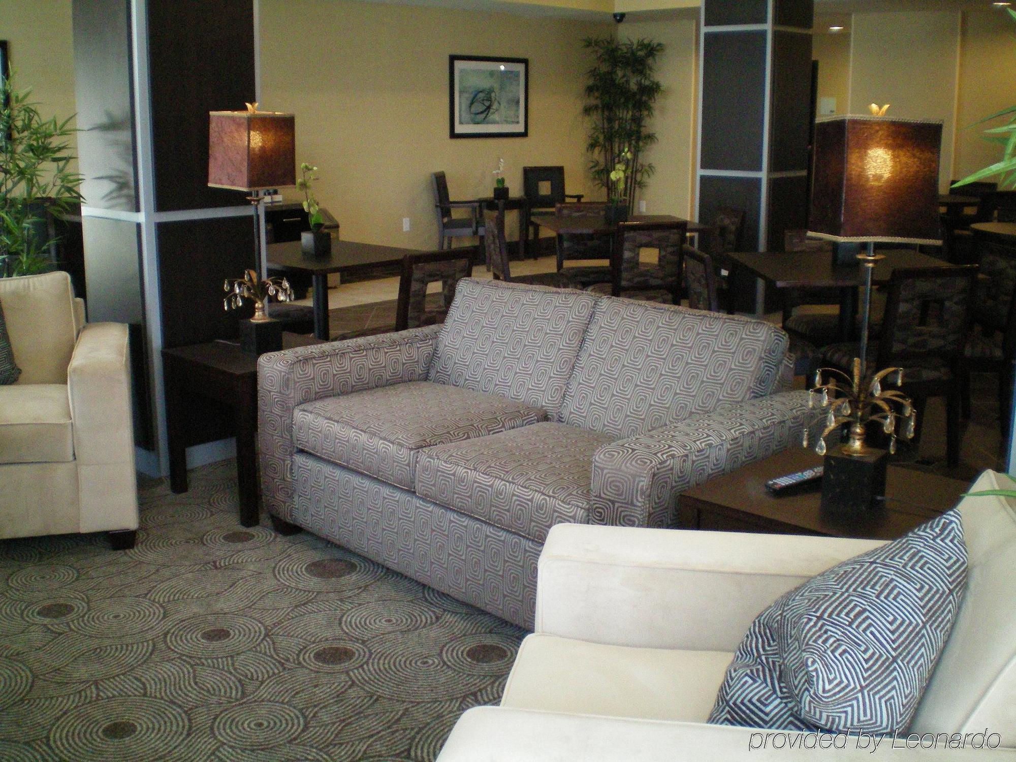 Express & Northwest By Ihg Hotel 2*