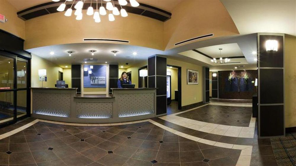 Express & Northwest By Ihg Hotel Beaumont