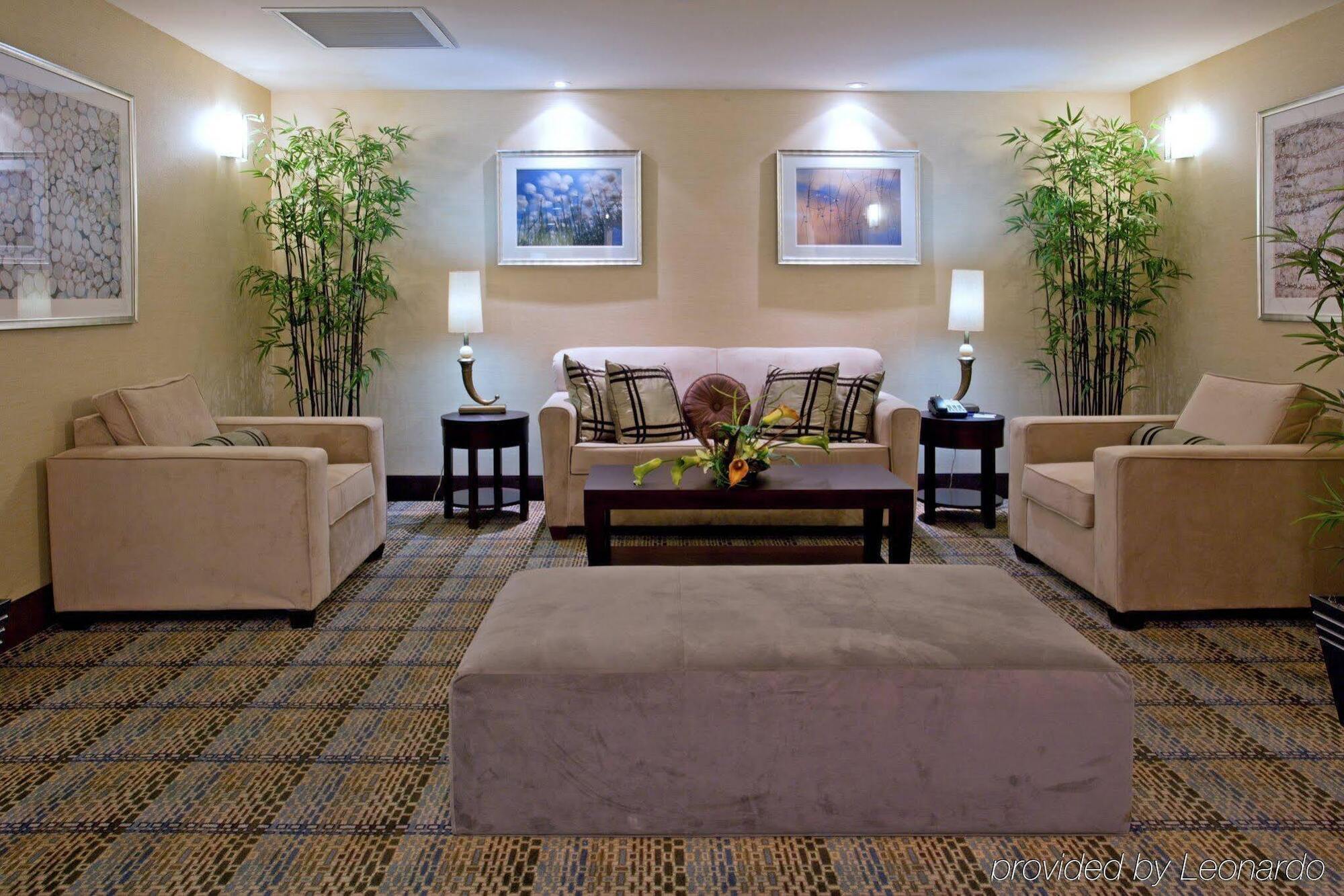 Express & Northwest By Ihg Hotel 2*